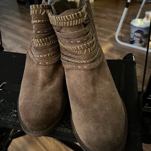 Nomad western style boots 1 1/2 inch heel